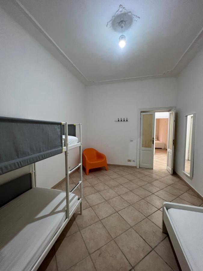 Signorina In Hostal *